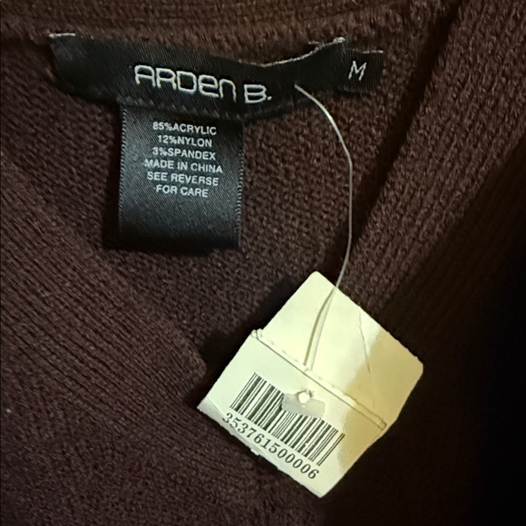 NWT Arden B. Cold Shoulder Sweater sz M - Picture 3 of 3